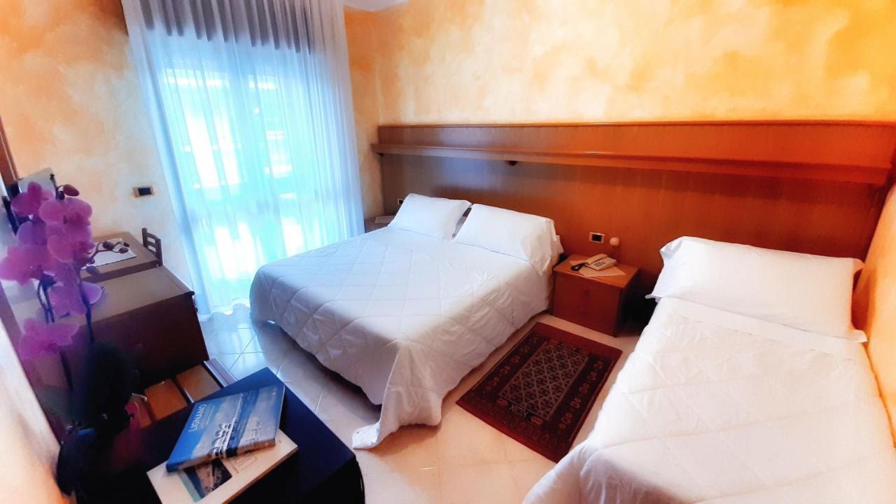 Hotel & Wellness Fra I Pini Lignano Sabbiadoro Exterior photo