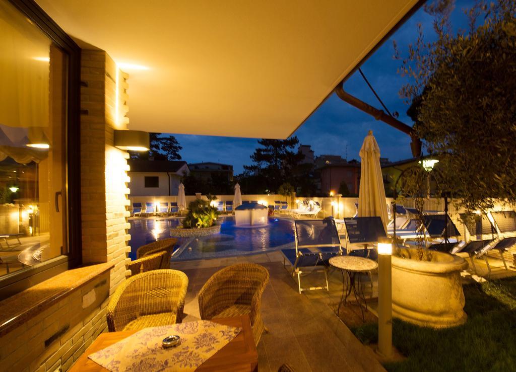 Hotel & Wellness Fra I Pini Lignano Sabbiadoro Exterior photo