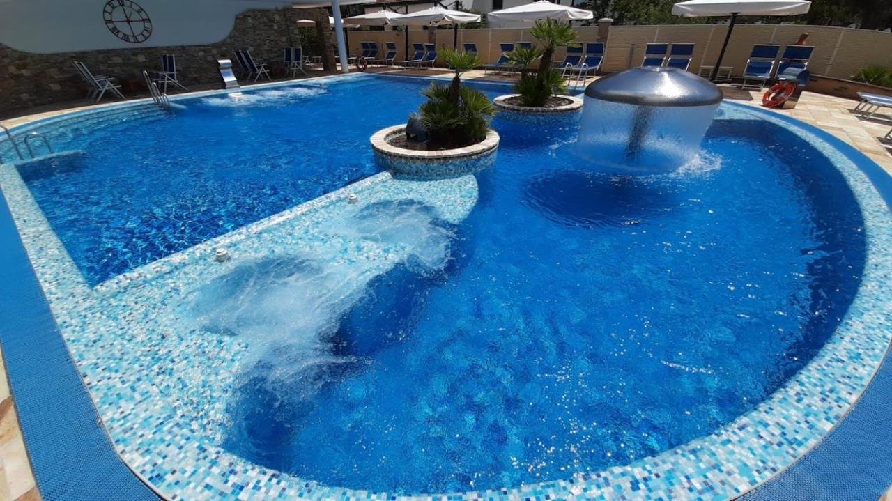 Hotel & Wellness Fra I Pini Lignano Sabbiadoro Exterior photo