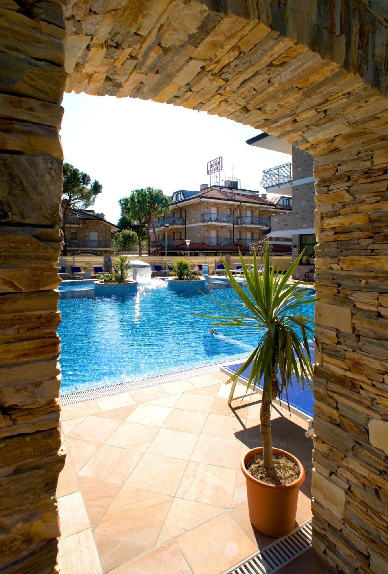Hotel & Wellness Fra I Pini Lignano Sabbiadoro Exterior photo