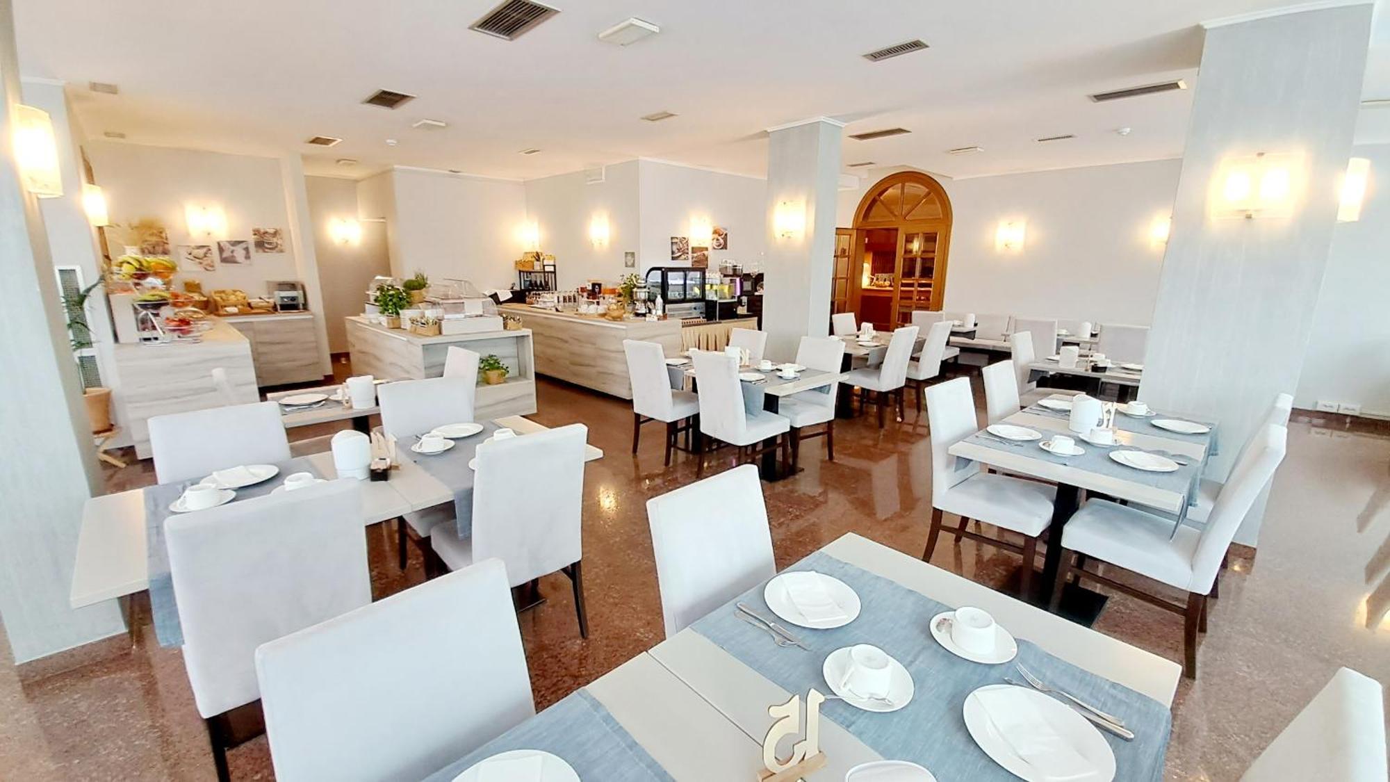 Hotel & Wellness Fra I Pini Lignano Sabbiadoro Exterior photo
