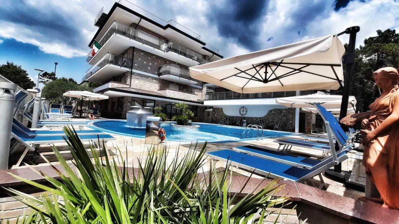 Hotel & Wellness Fra I Pini Lignano Sabbiadoro Exterior photo