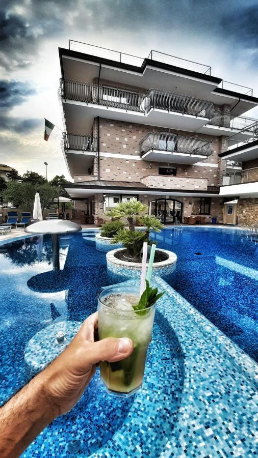 Hotel & Wellness Fra I Pini Lignano Sabbiadoro Exterior photo