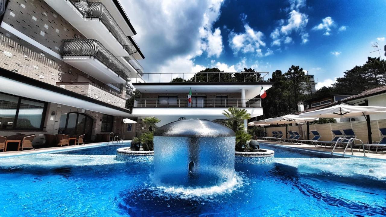 Hotel & Wellness Fra I Pini Lignano Sabbiadoro Exterior photo